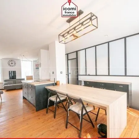 Spacious Centre Lejlighed *